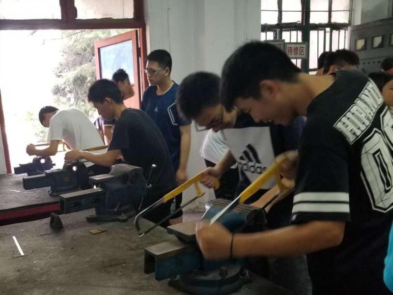 钳工培训中-01