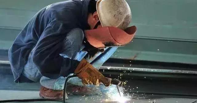 徐州焊工培训之焊工车间安全生产注意事项