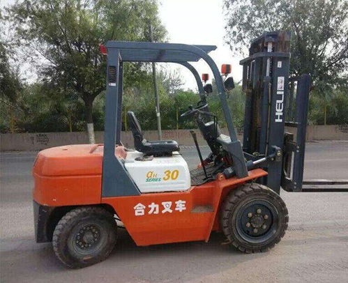 徐州叉车培训告诉您怎么尽量避免叉车和货架摩擦？